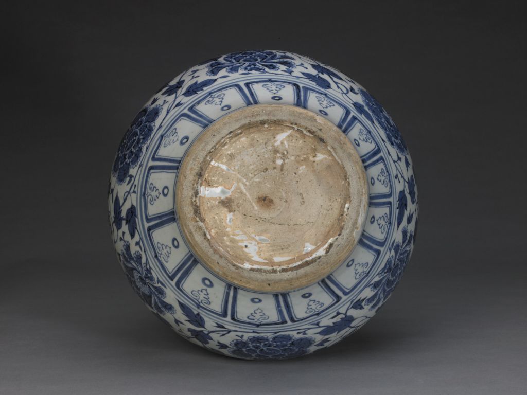 图片[2]-Blue and white intertwined peony cloud dragon pot-China Archive